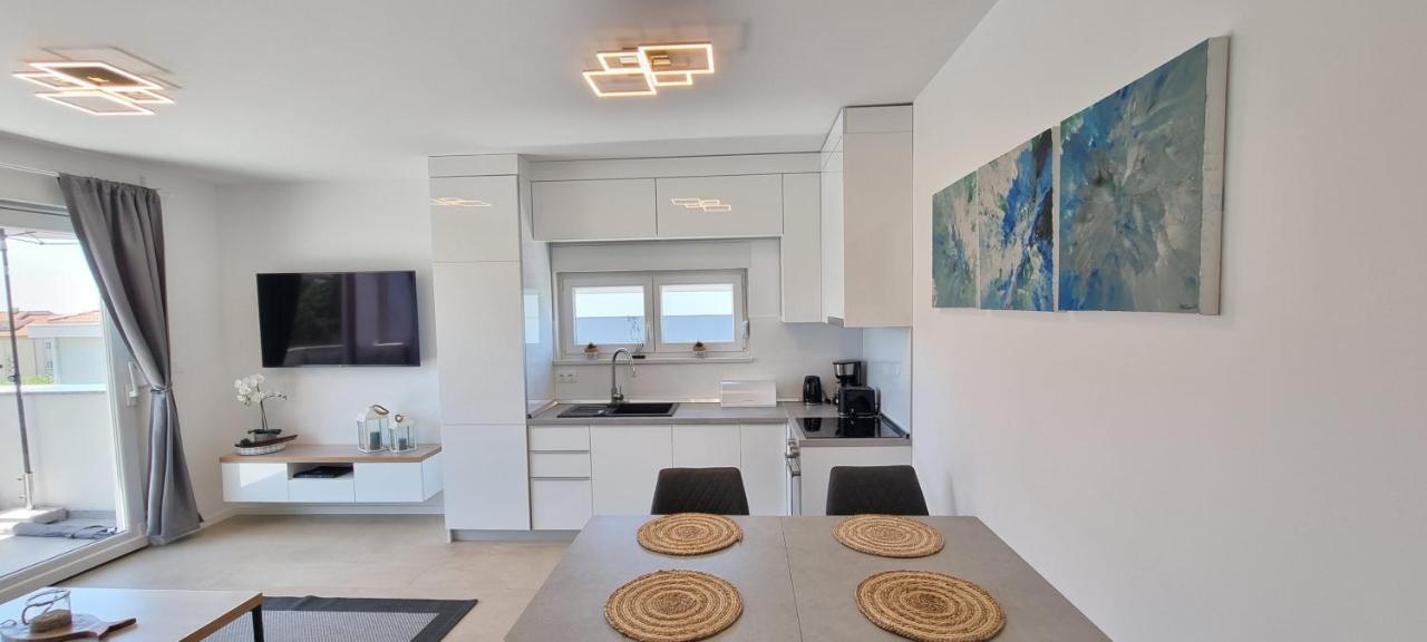 Nova Excellence Novalja Exterior foto